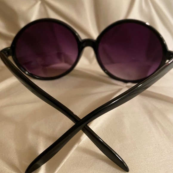 NEW BLACK ROUND SUNGLASSES - Picture 2 of 2